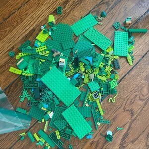 LEGO Mixed Pieces green 1Lb